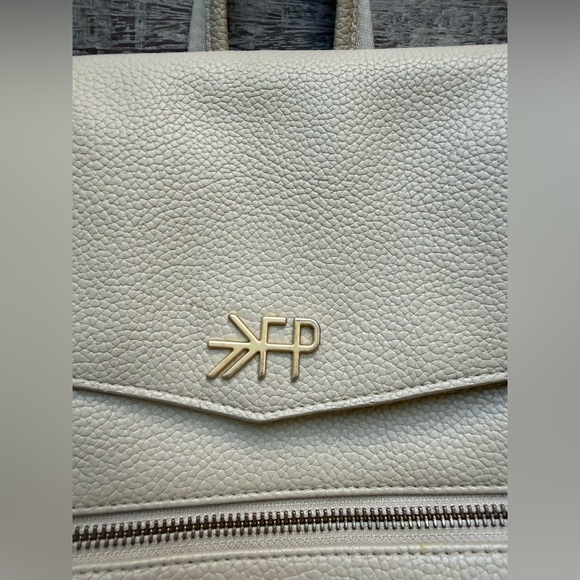 Freshly Picked Mini Classic Cream Diaper Bag - Picture 4 of 16